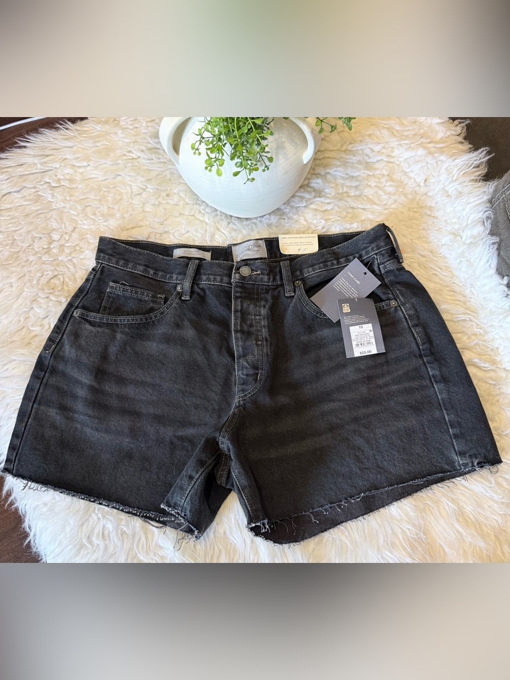 Universal Thread Black Cutoff Denim Shorts with Raw Edge